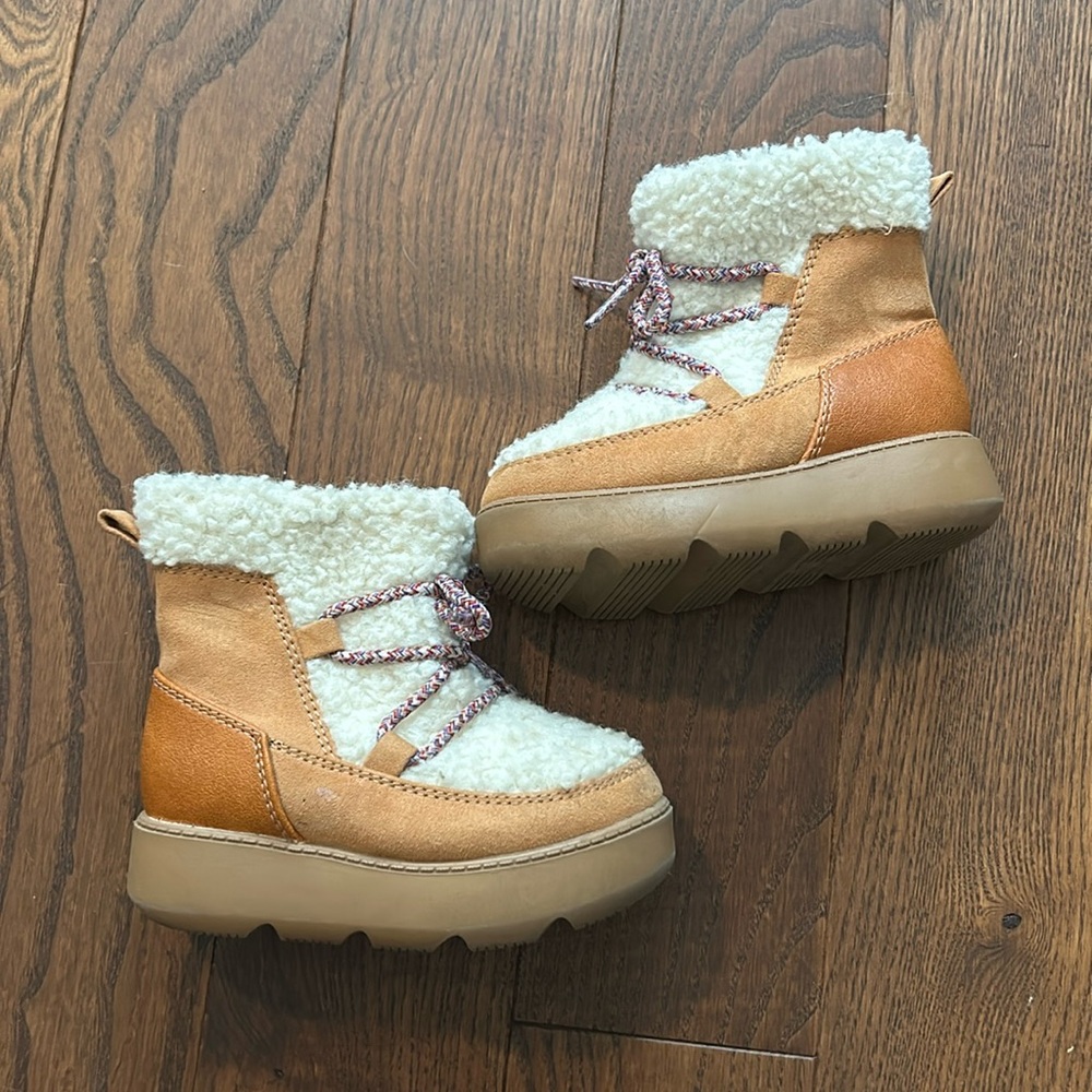 Toddler boots - size 7